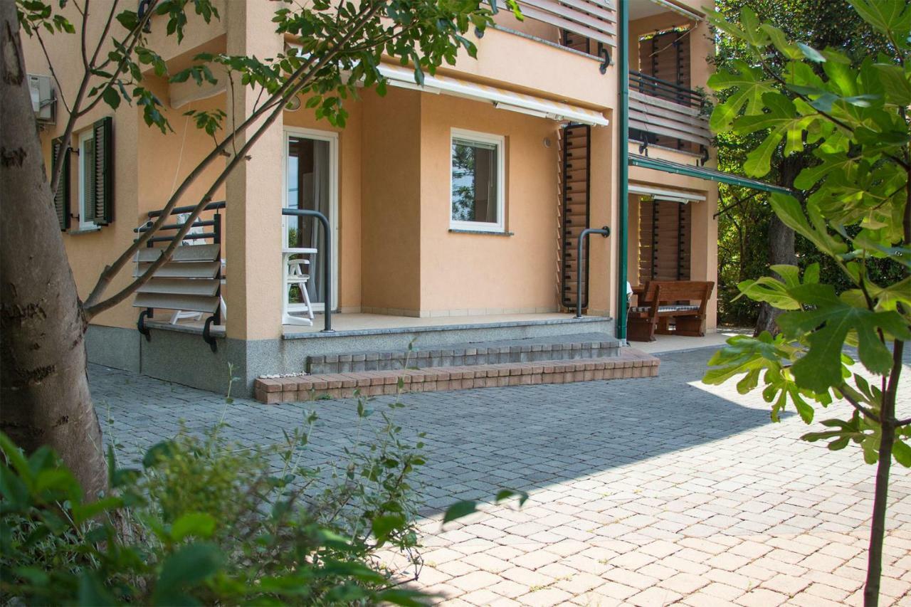 Lukovo Seafront Apartments Bagian luar foto